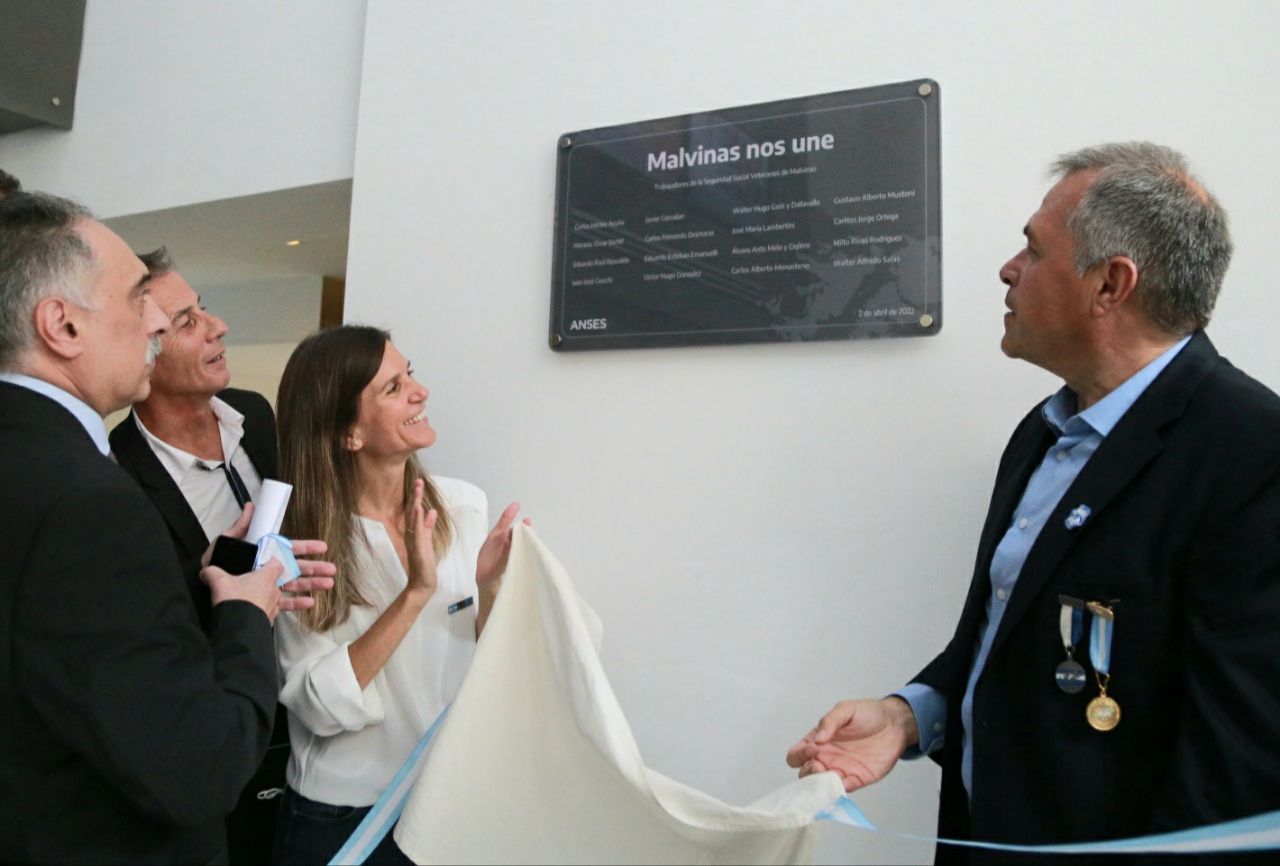 Raverta brindó homenaje a trabajadores de ANSES veteranos de Malvinas