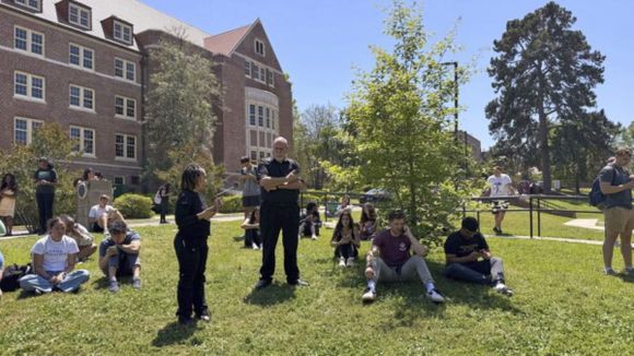 Dos muertos y cinco heridos dejó tiroteo en una universidad de Florida