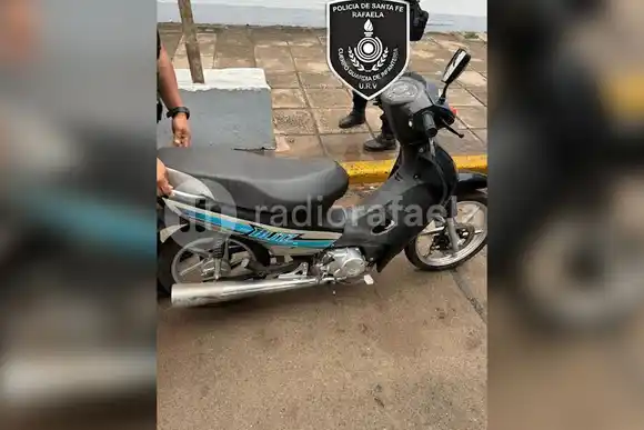 Vio a dos extraños huyendo con su moto y los denunció: la recuperaron poco después