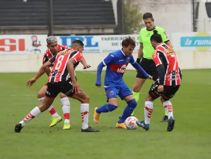 Chacarita y Tigre empataron 2 a 2 en el clásico más picante de la B: Hubo casi 100 policías pese a no haber público