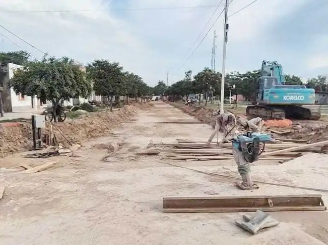 Avanza la pavimentación y el sistema de desagües 
pluviales en la avenida Degen de Ingeniero Juárez