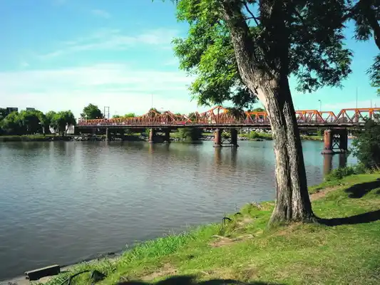 Chau, enero; hola, febrero