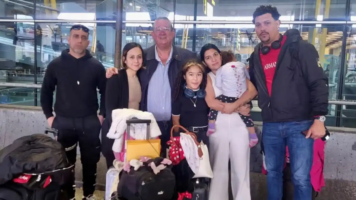 España acoge a grupo de migrantes venezolanos rechazados por Islandia