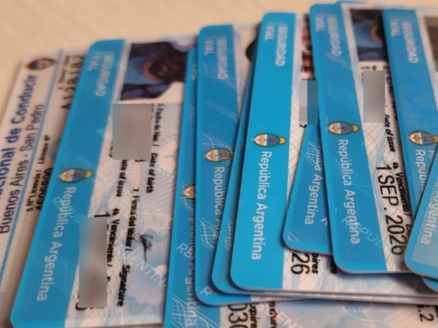 El trámite de renovación antes de la fecha de vencimiento de la licencia tiene un plazo estipulado.