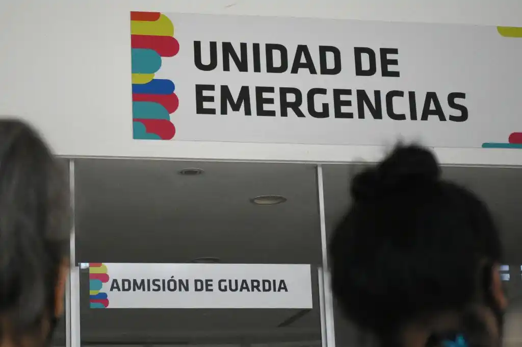 Tensión en el Hospital Iturraspe: un hombre ingresó a la guardia orando y a los gritos, y golpeó a un niño