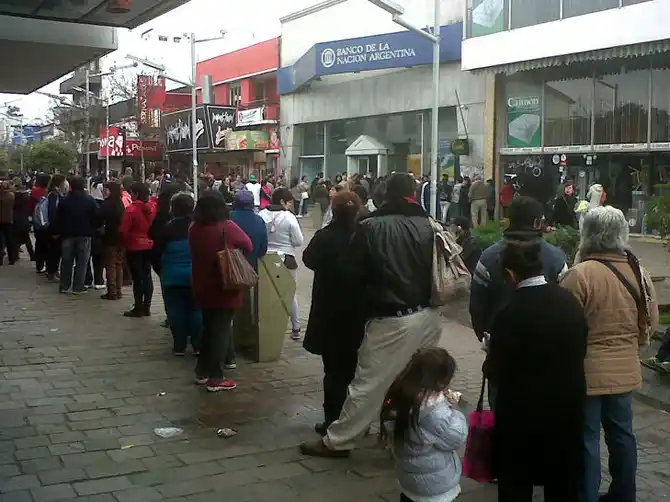 Florencio Varela: Por la demanda de dinero en efectivo, colapsaron los Bancos de la zona