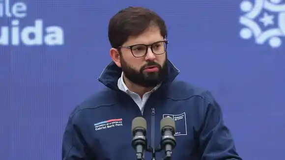 El abogado de Boric dijo que recibió “imágenes explícitas” de la mujer que lo denunció por acoso sexual