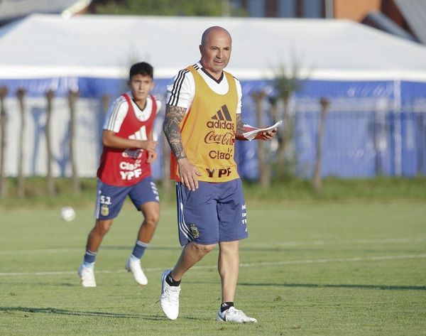 Argentina entró liviano con un Sampaoli muy activo