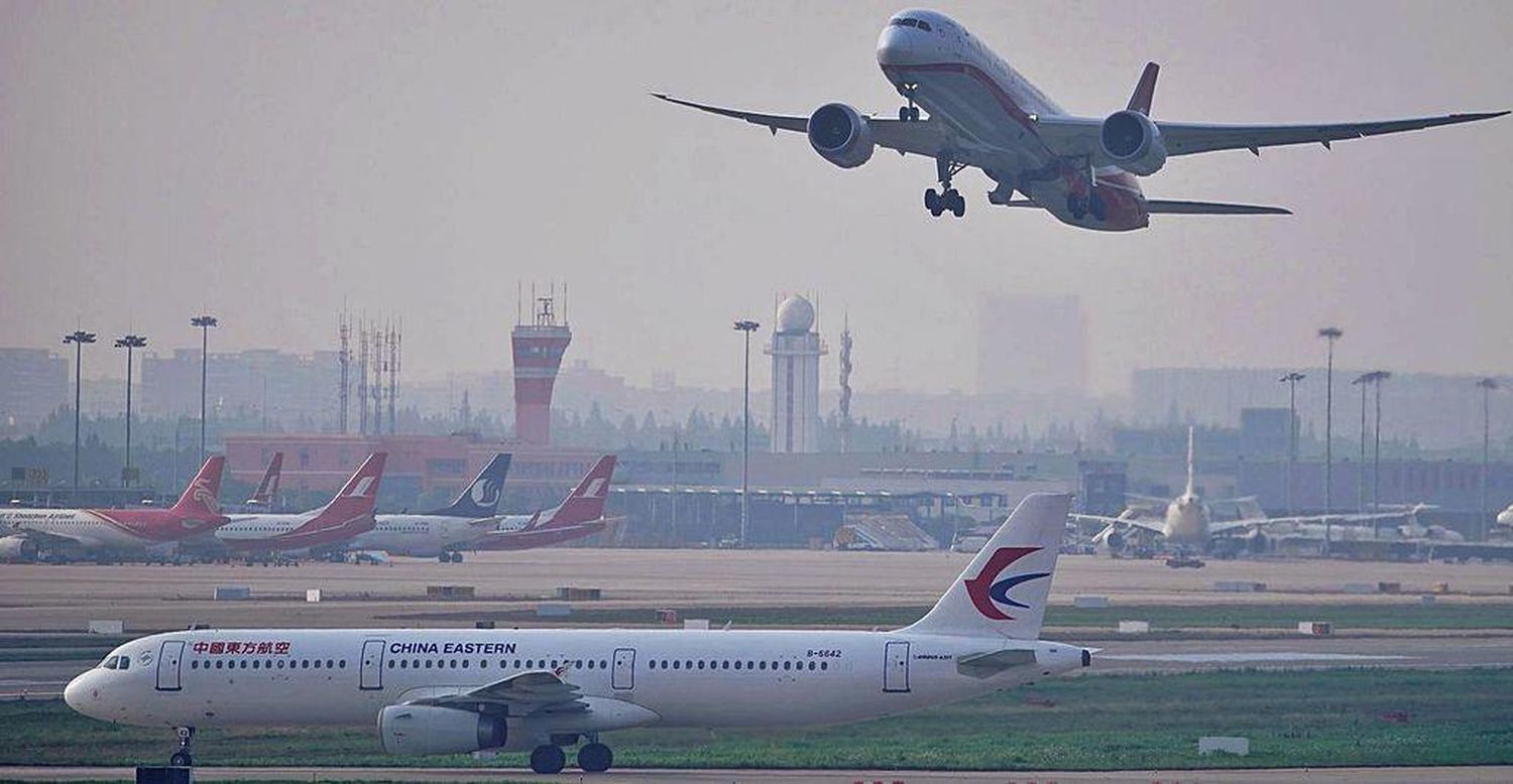 Tensión en el estrecho de Taiwán: más aerolíneas cancelan o desvían sus vuelos