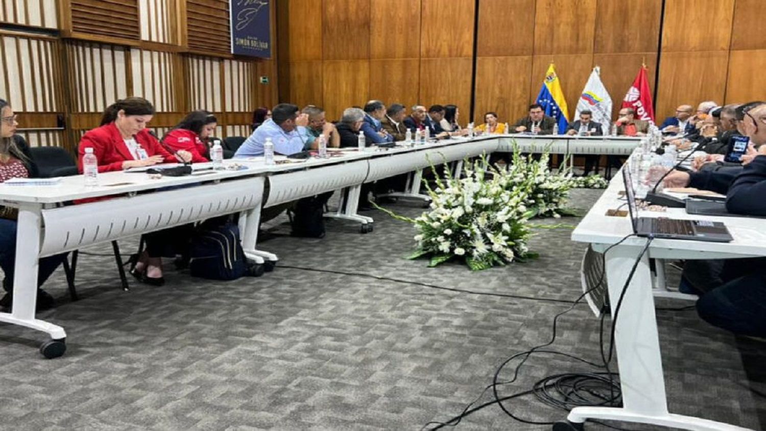 SIGAN SOÑANDO: alcaldes solicitan regalías petroleras a Pedro Tellechea