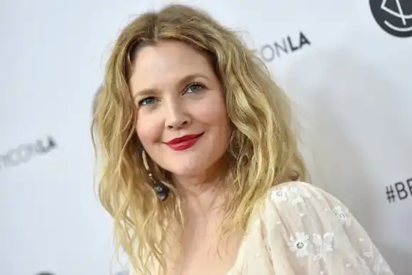 La historia que nadie conoce de Drew Barrymore: "Mis padres me dejaban consumir cocaína pero no azúcar"