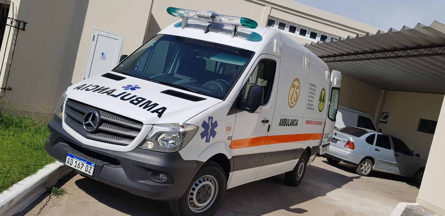 Los motociclistas rozaron una ambulancia de Coopser y cayeron.