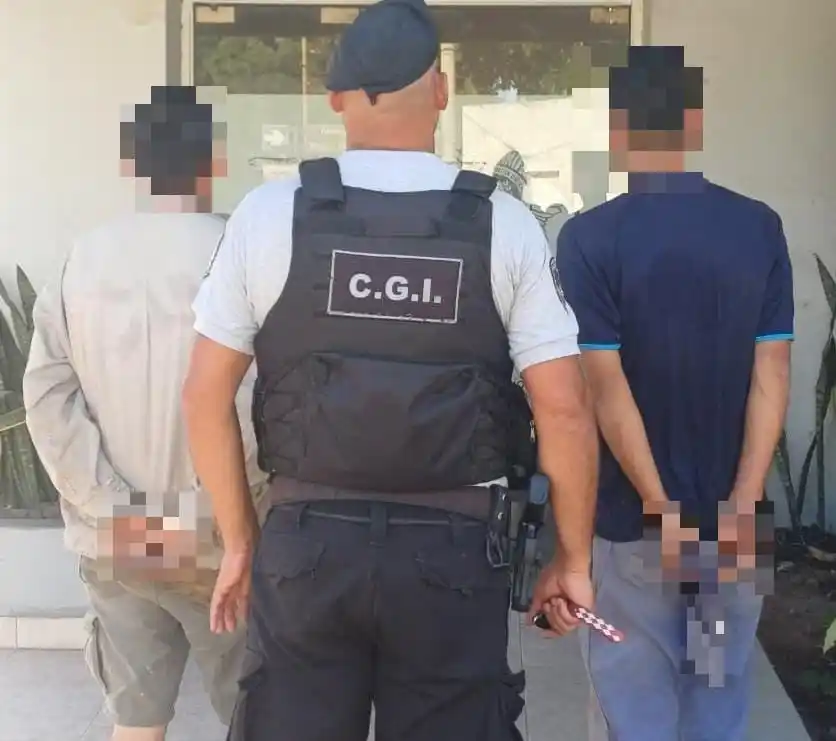 EFECTIVOS DE LA CGI APREHENDIERON A TRES SUJETOS Y SECUESTRARON UNA ESCOPETA CALIBRE 16, UNA CANANA CON MUNICIONES, UN RIFLE DE AIRE COMPRIMIDO Y UN AUTO