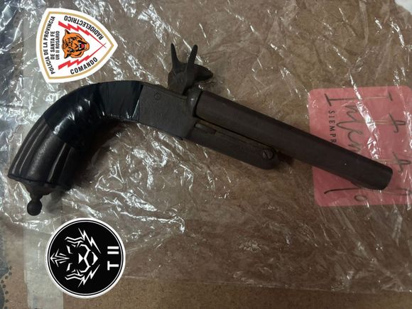 Secuestraron un arma de fuego que había sido llevada por un alumno de 13 años a una escuela de la zona noroeste