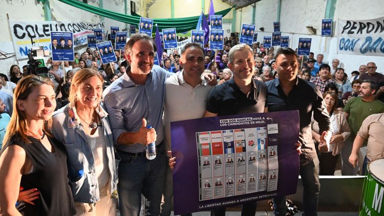 La Libertad Avanza cerró su campaña en la ciudad y Frigerio aseguró que van a ganar "en cada punto de la provincia"