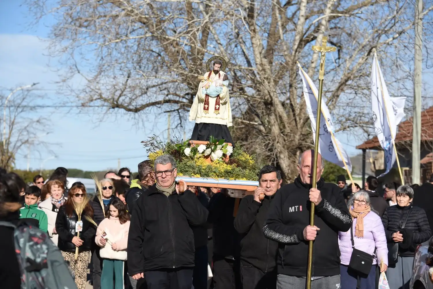 Los fieles marcharon por el barrio 25 de Mayo.