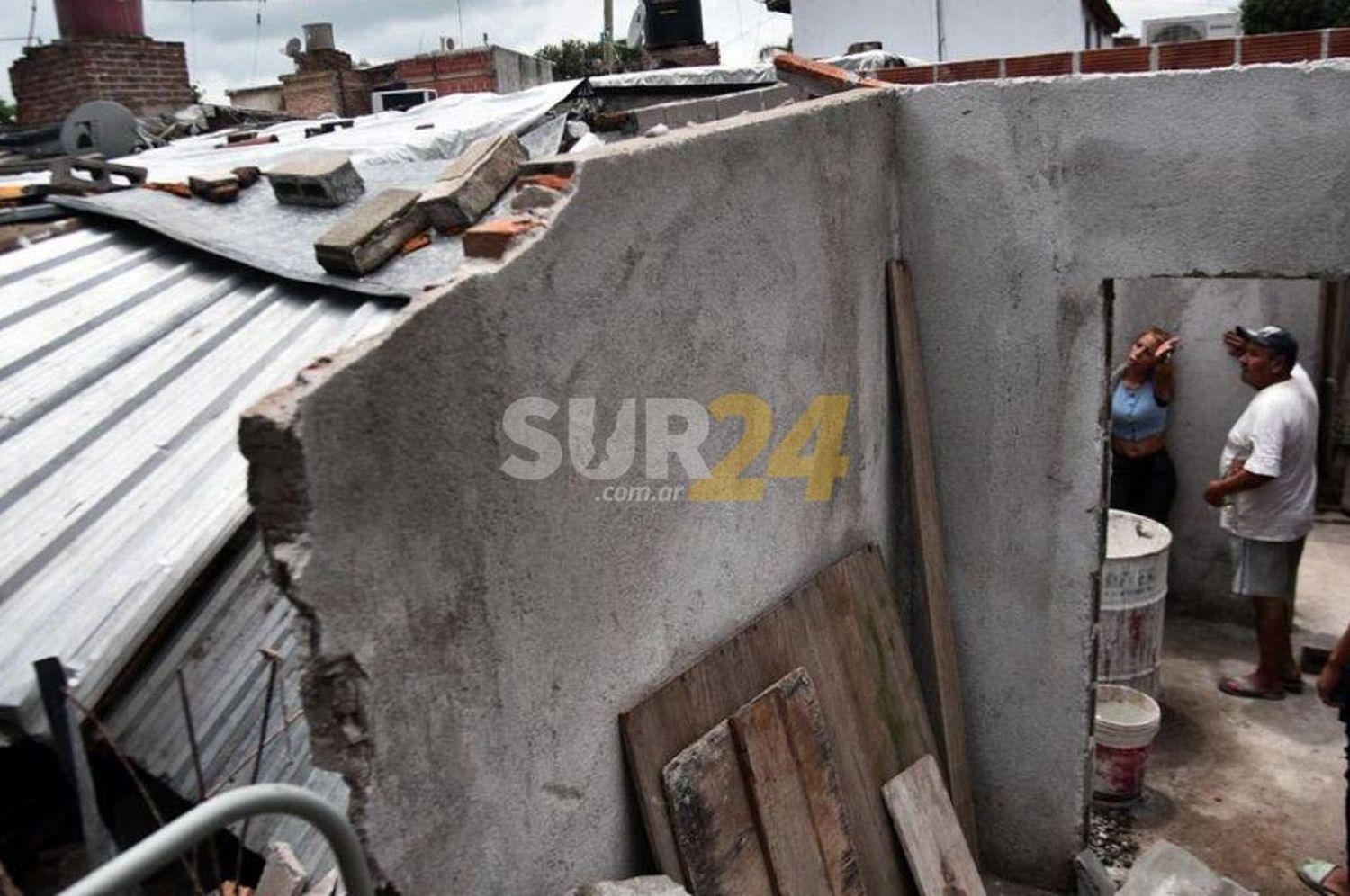 Descarriló un tren en Córdoba y derribó tres casas