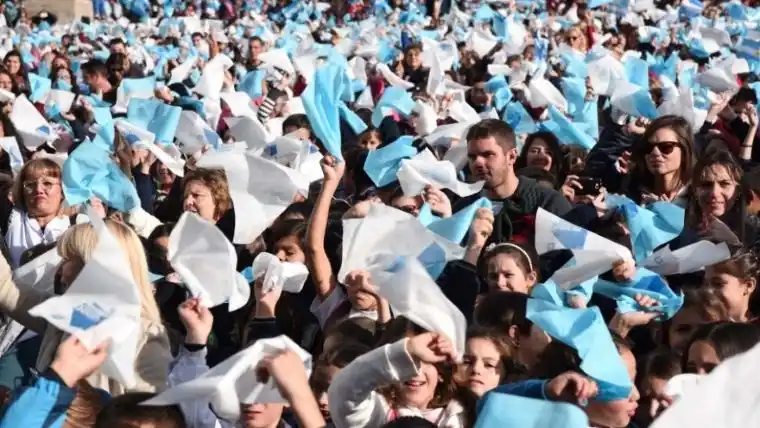 Rosario festeja el 206º aniversario de la creación de la bandera