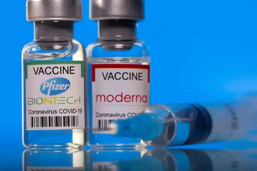 Detectan afecciones cardíacas en jóvenes que se aplicaron Pfizer y Moderna