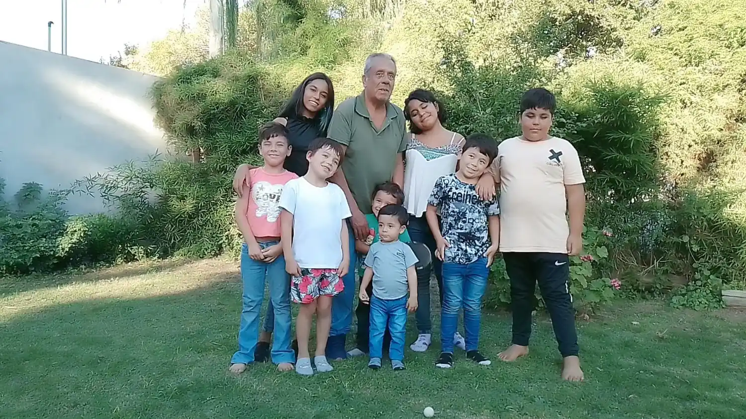 "¡Salud viejo! Te amamos y extrañamos”, escribió Walter.