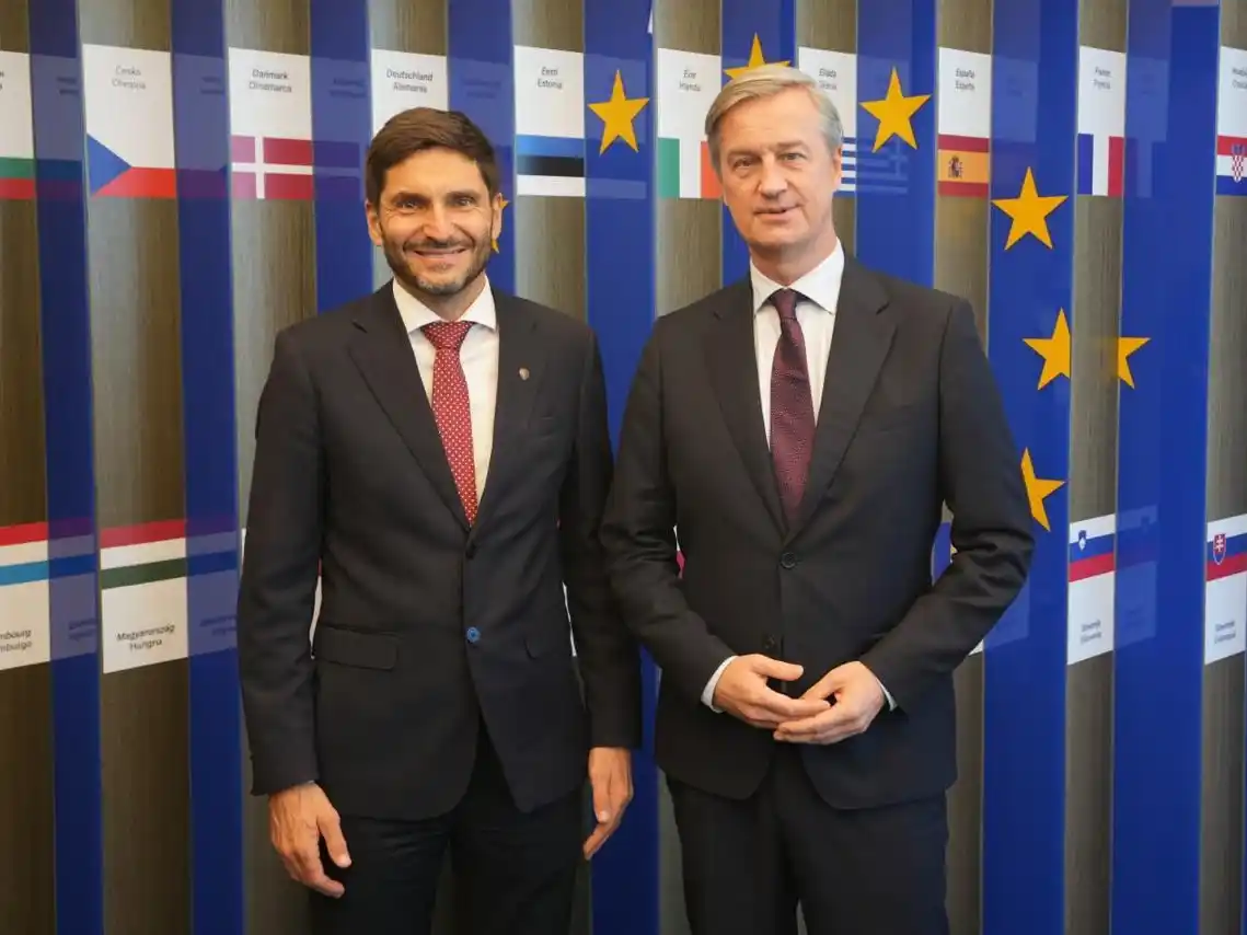 l gobernador de Santa Fe mantuvo un encuentro con el embajador de la Unión Europea en la Argentina, Erik Høeg. Foto: GSF
