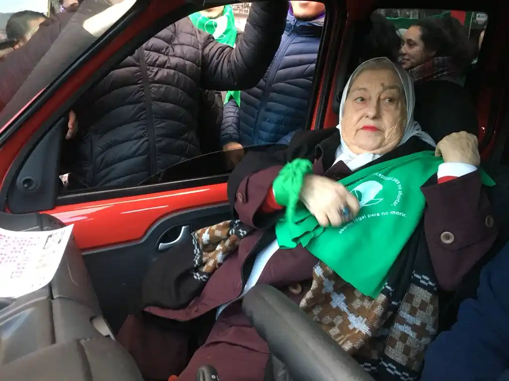 Hebe de Bonafini llamó a una “pueblada” para evitar que Cristina Kirchner vaya presa: “Es lo único que la va a salvar”