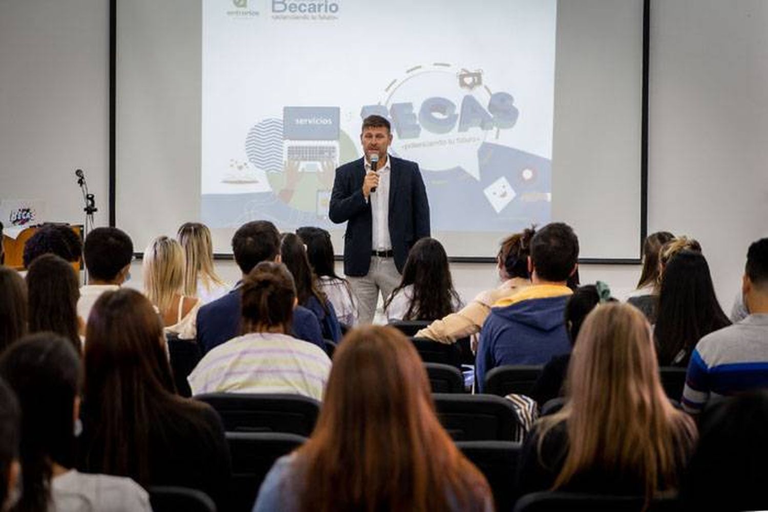 El Becario junto al Conicet financia becas  doctorales para jóvenes profesionales