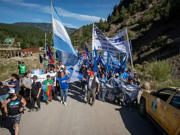 Lago Escondido: presentaron una denuncia por privación ilegal de la libertad, sedición y actos de piratería