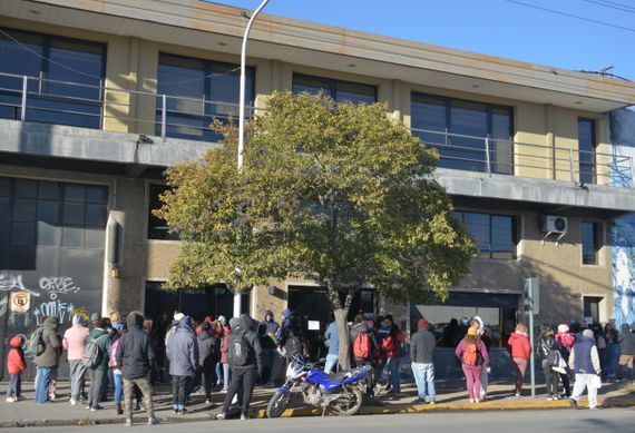 Desarrollo Humano ofreció a vecinos de la toma inscribirse en el Registro de Demanda Habitacional