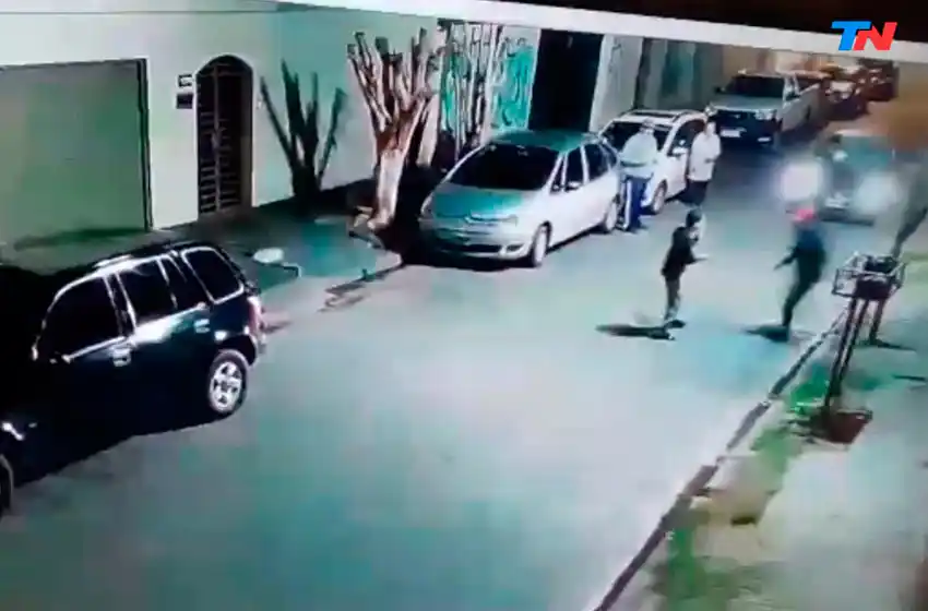 Un nene de 12 años quiso evitar que le robaran el auto a su abuelo a «palazos»