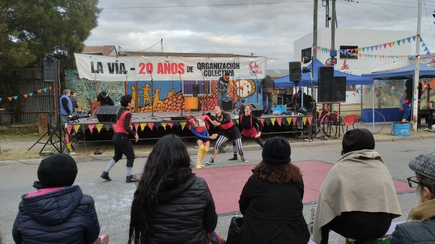 Desde principios de 2004 el Centro lleva adelante diferentes actividades sociales culturales y recreativas, a la vez que cumple un rol social fundamental para el barrio y la comunidad de Tandil en general.