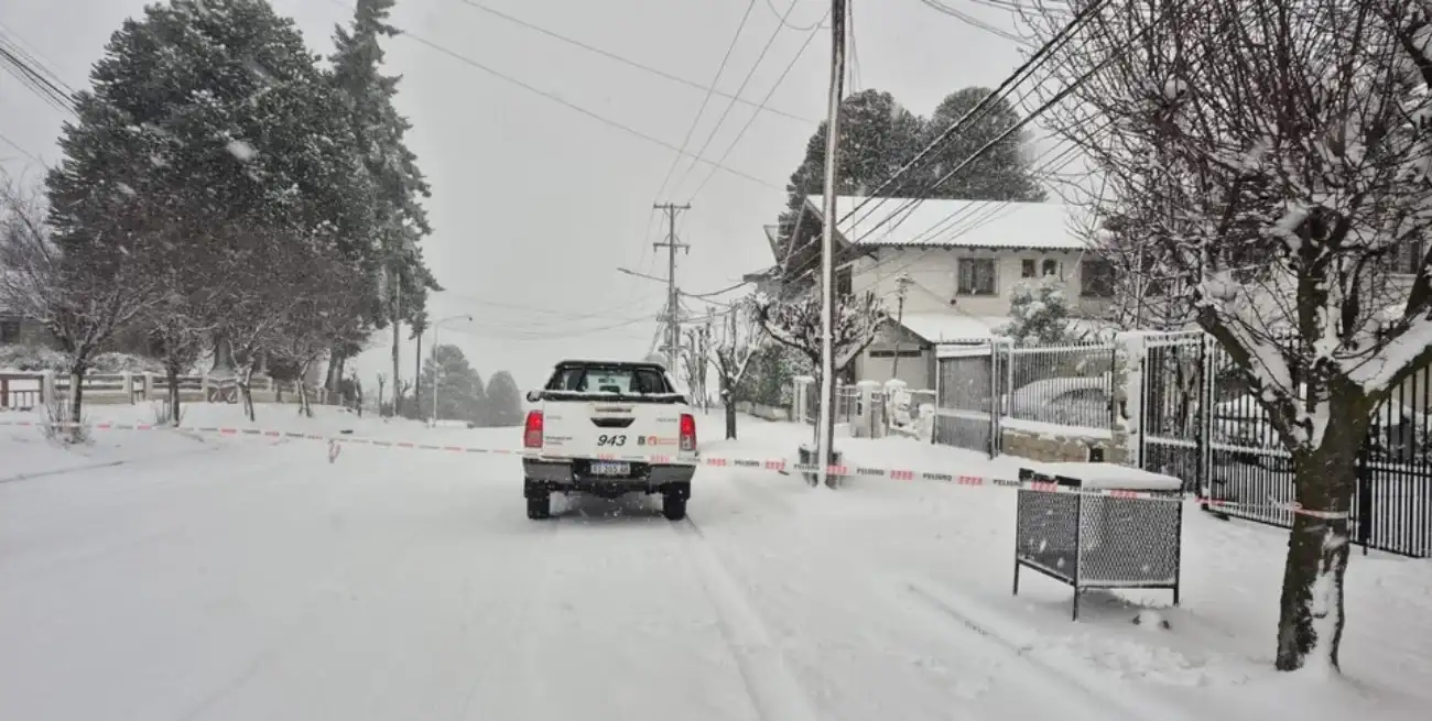 La nieve complicó la circulación en varios puntos de la ciudad.