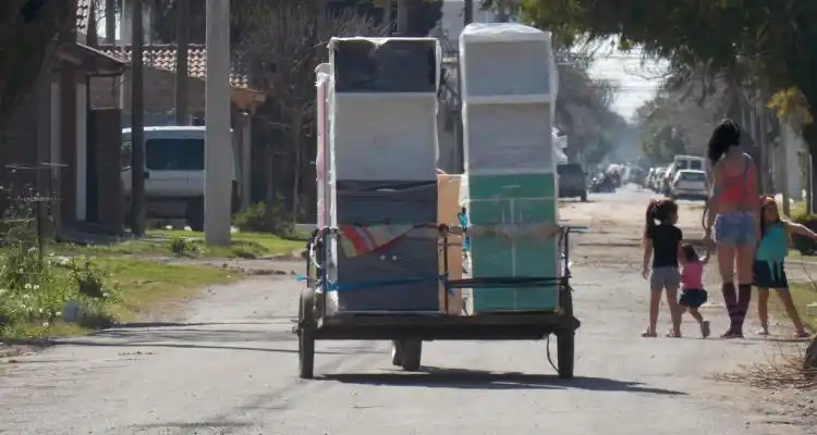 Desde Colombia, muebles, préstamos, facilidades y usura