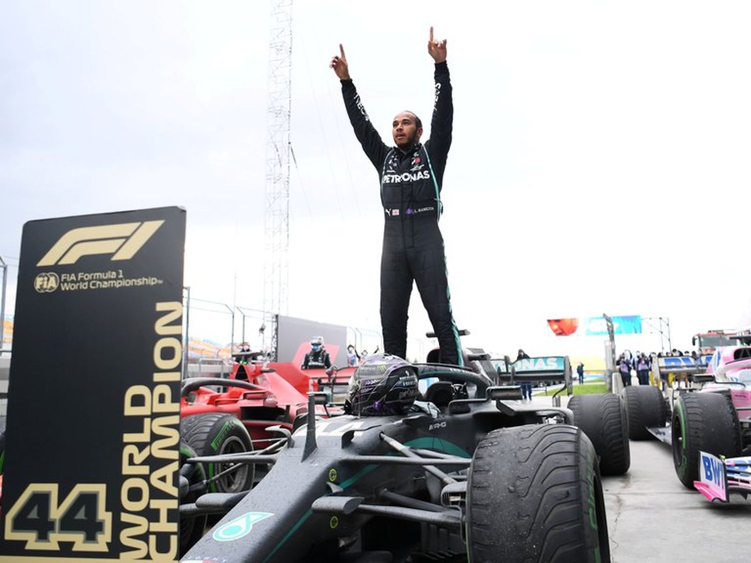 Hamilton renovaría por 40 millones de euros
