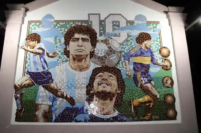 El mural más grande de Maradona hecho en mosaiquismo se inaugura en un pueblo entrerriano