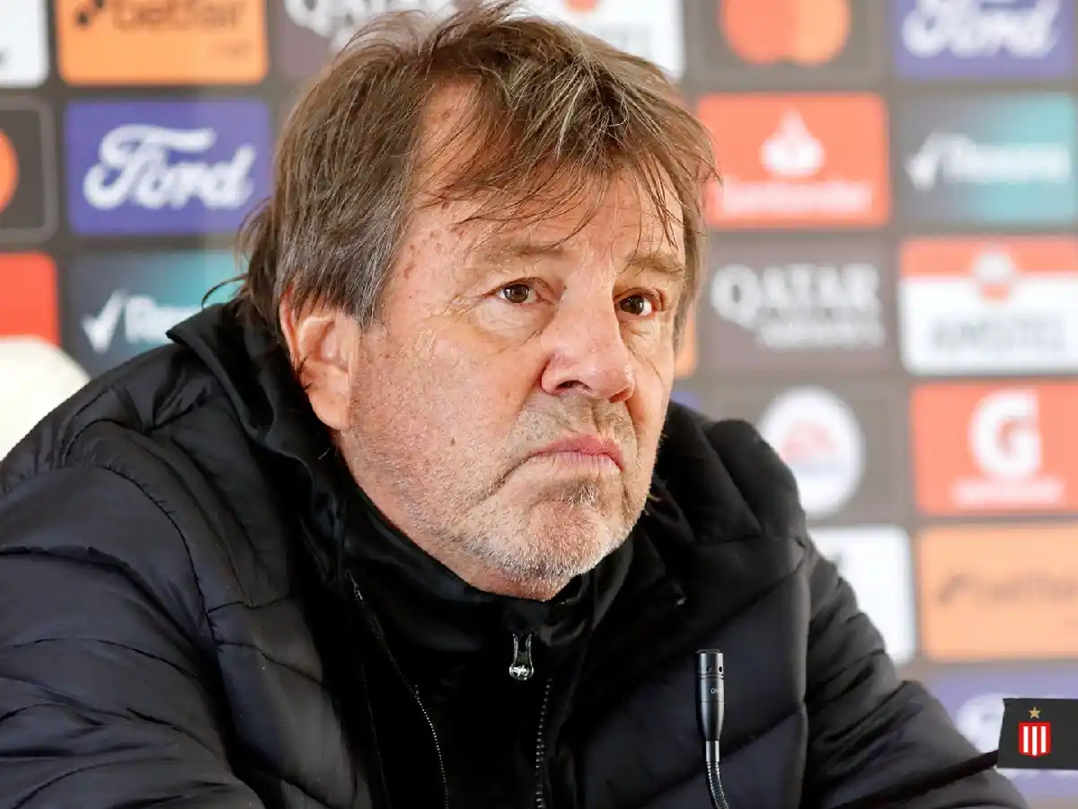 Estudiantes: Zielinski renunció, pero podría seguir