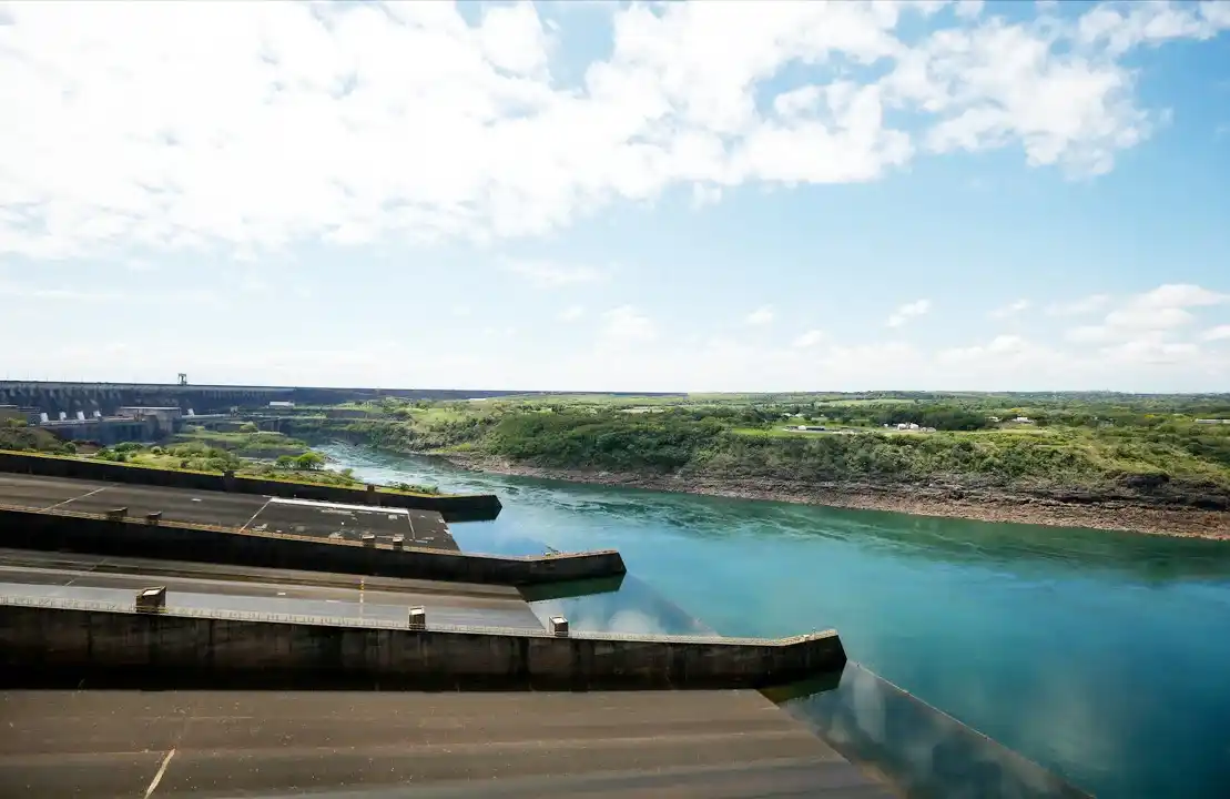 Brasil anunció un acuerdo sobre tarifas de la represa Itaipú, mientras Paraguay pidió “prudencia”
