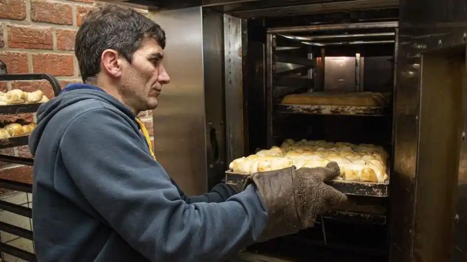 Día Nacional del Panadero: "Se vive como un feriado, pero laboralmente es un día más", contó un panificador de Azul