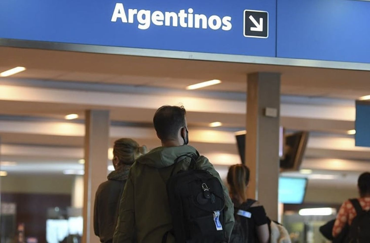 El Gobierno planea vender Aerolíneas Argentinas a empresas extranjeras si continúan los conflictos gremiales