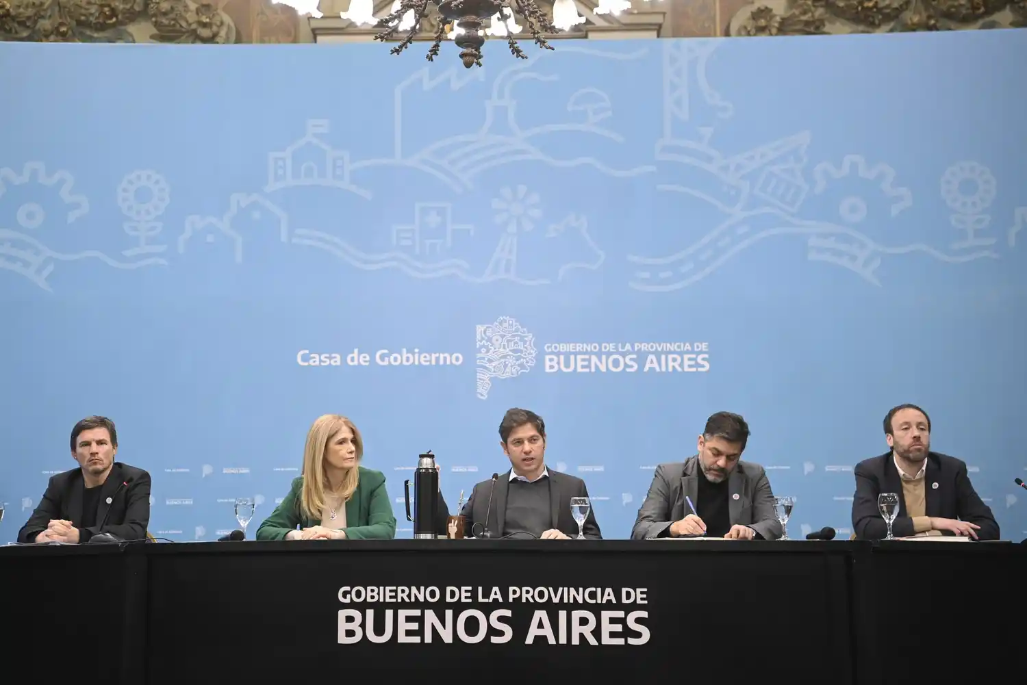 Kicillof anunció un proyecto propio para promover inversiones y le respondió a Nación sobre la planta de GNL