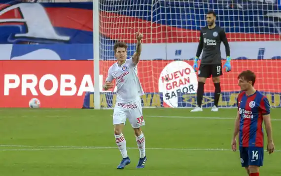 Argentinos lastimó a un San Lorenzo sin respuesta