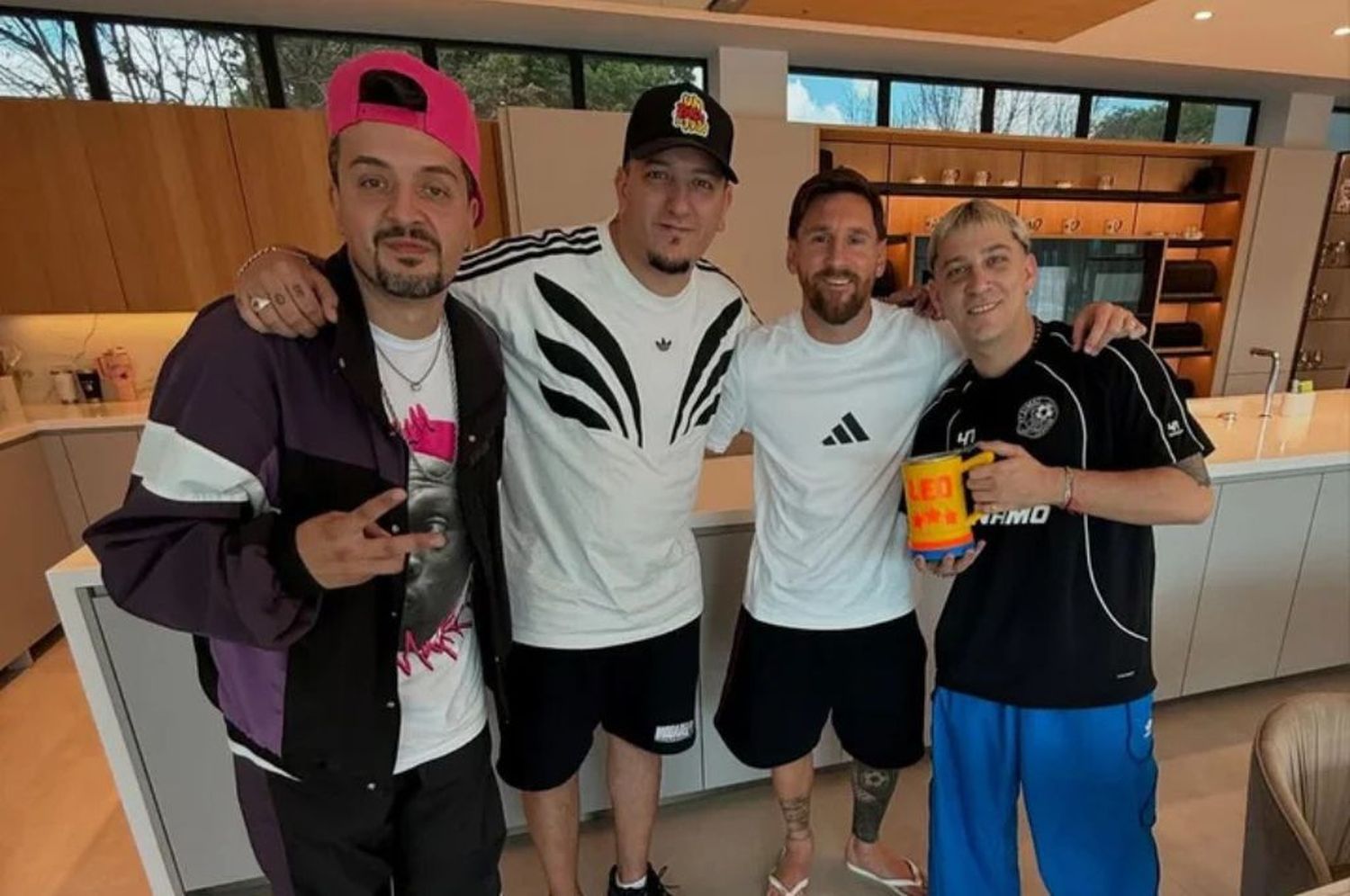 Messi recibió un regalo navideño de “Un poco de ruido” y dejó un mensaje lleno de humor