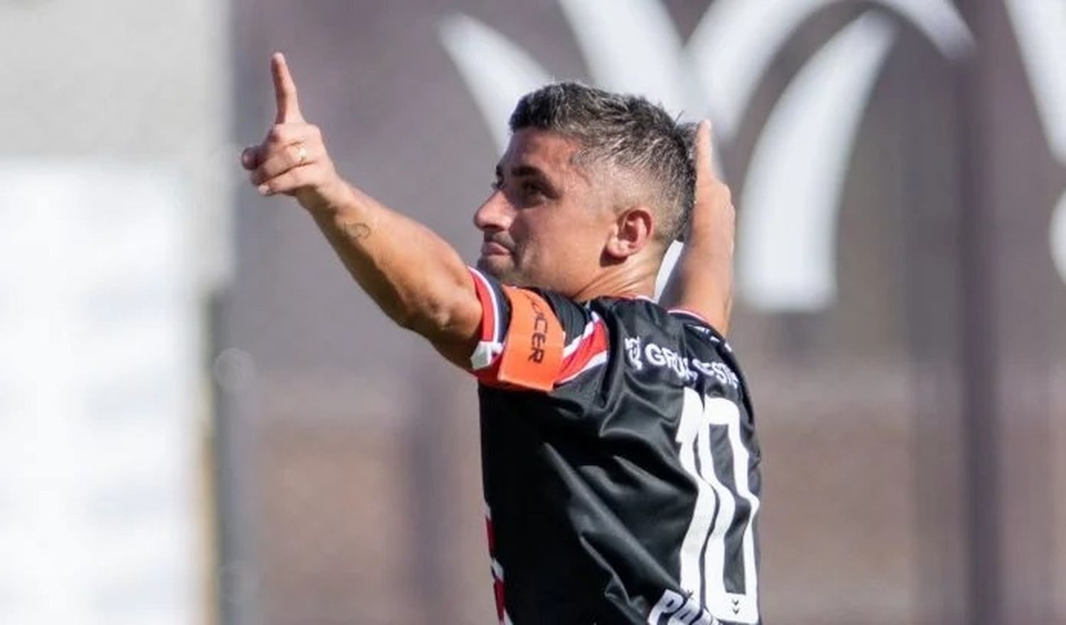 Pisano celebra el primero de Chacarita