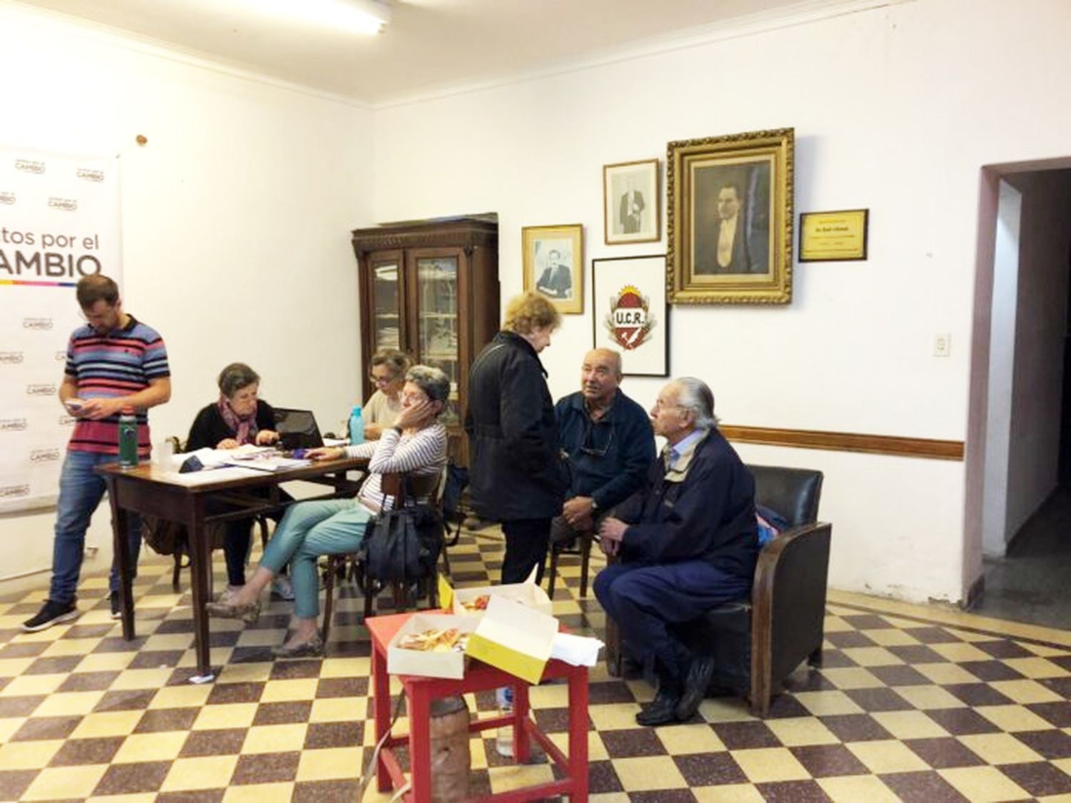 Con más de una lista en 31 distritos, la UCR votó y renovó autoridades locales