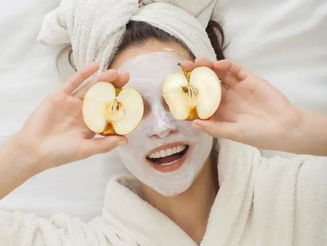 ¡PREPARA EN CASA UNA CREMA DE LIMPIEZA FACIAL CON MANZANAS!
