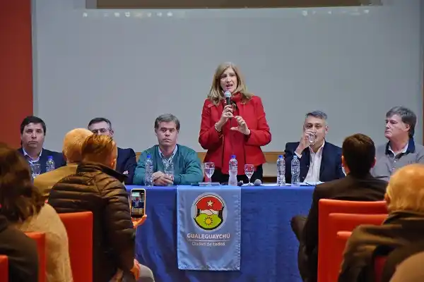 Romero debatió el proyecto de Ley de Comunas en la ciudad