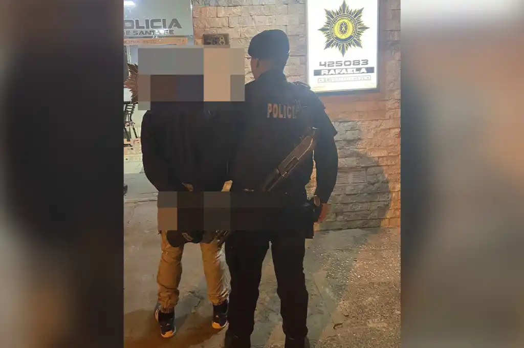 Escuchó ruidos en el CIC municipal y se encontró con un intruso desarmando una puerta de aluminio