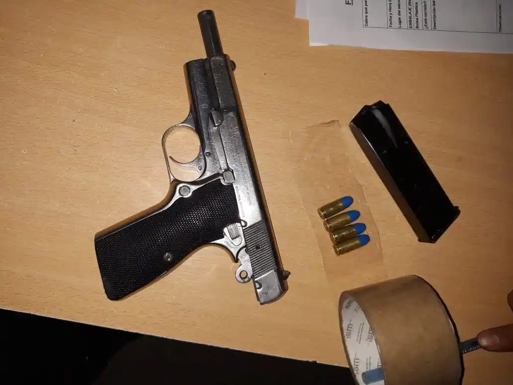 Detuvieron a un joven que disparó contra un vehículo