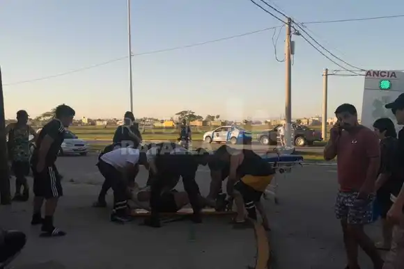 Iban tres en moto, sin casco y tuvieron un accidente: una bebé de 2 años, una menor de edad y una mujer de 26 años lesionadas