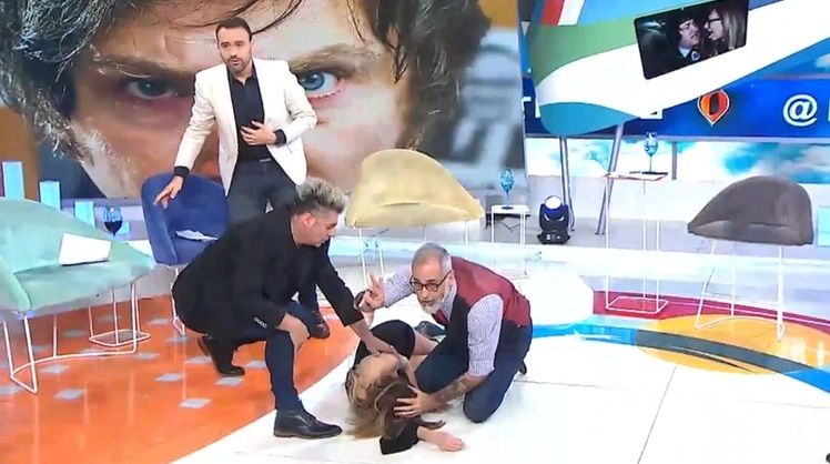 Daniela se descompensó en Intrusos y cayó al piso: Debieron socorrerla